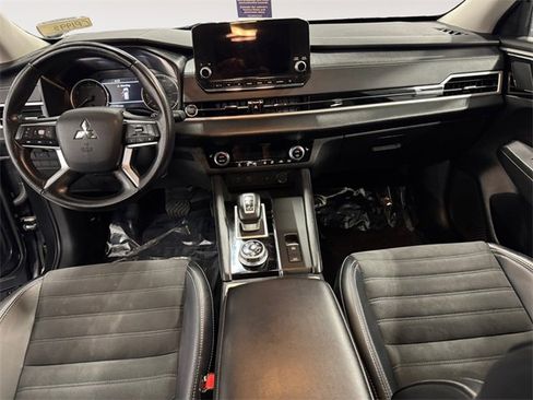 Used 2024 Mitsubishi Outlander SE Black Edition image 10