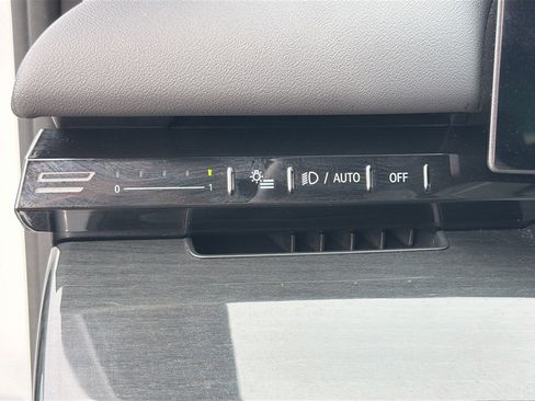 Certified 2025 BMW 530i image 37