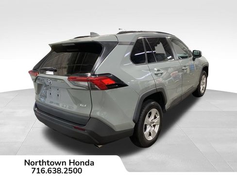 Used 2021 Toyota RAV4 XLE FWD image 9
