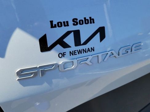 Used 2023 Kia Sportage LX image 8