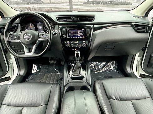 Used 2022 Nissan Rogue Sport SL image 3