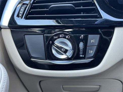 Used 2022 BMW 540i w/ Premium Package image 24