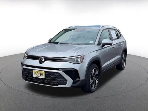 Used 2026 Volkswagen Taos SE AWD/4WD image 7