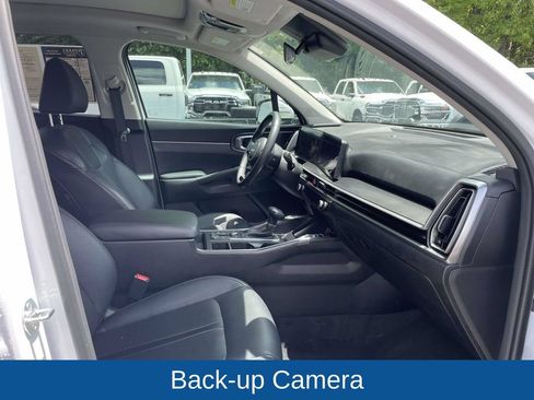 Used 2025 Kia Sorento EX w/ Panoramic Sunroof Package FWD image 15