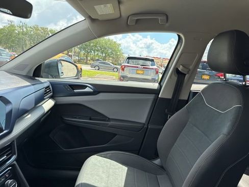 Used 2024 Volkswagen Taos SE image 23