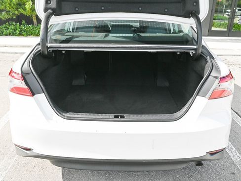 Used 2019 Toyota Camry LE image 10