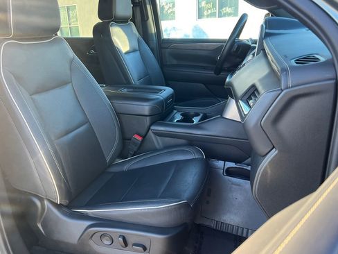 Used 2023 Chevrolet Suburban Premier image 9