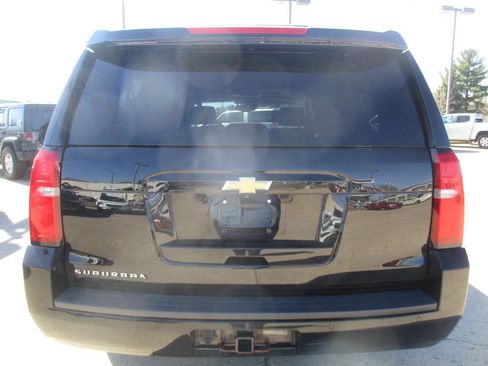 Used 2017 Chevrolet Suburban LT image 4
