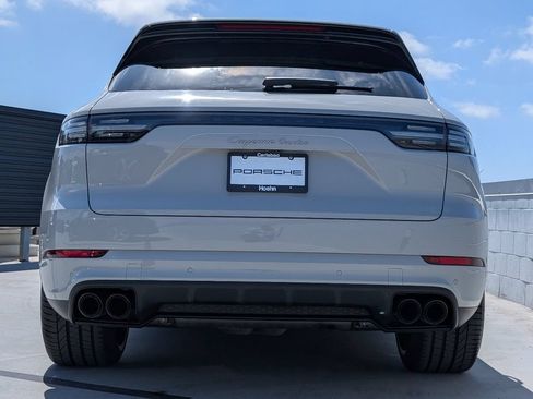 Certified 2023 Porsche Cayenne Turbo AWD/4WD image 11