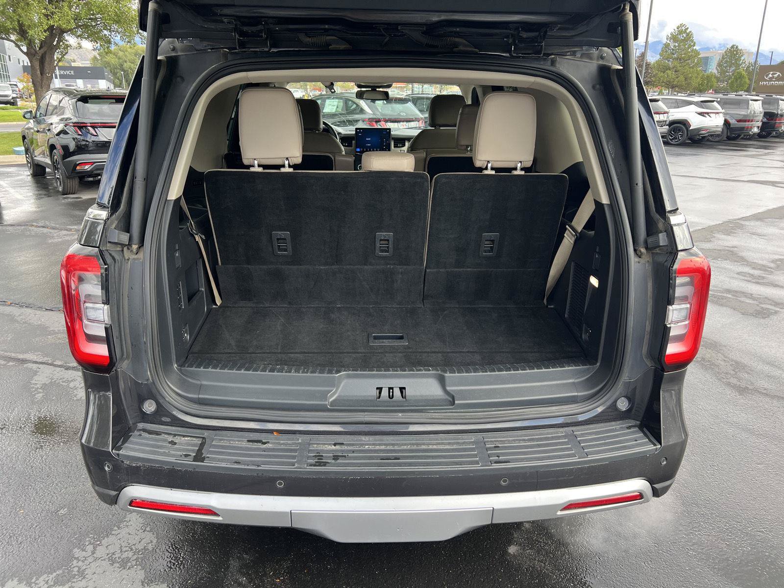 Used 2024 Ford Expedition Limited AWD/4WD image 9