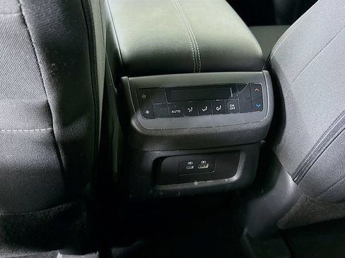 Certified 2024 Nissan Pathfinder SV w/ Black Appearance Package FWD image 28