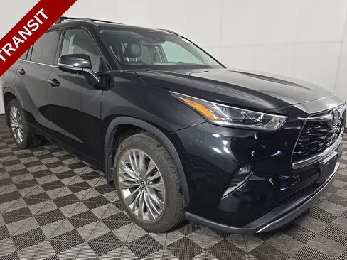 Used 2024 Toyota Highlander Platinum AWD/4WD image 1