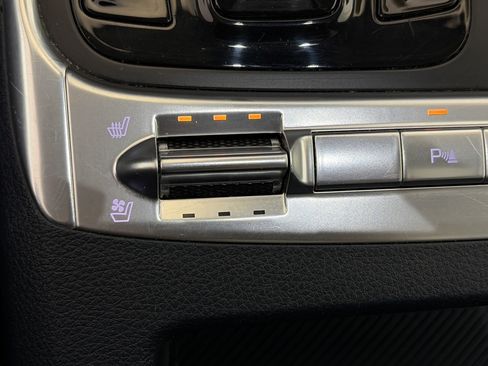 Certified 2025 Kia Carnival SX w/ SX Dark Edition Package FWD image 9
