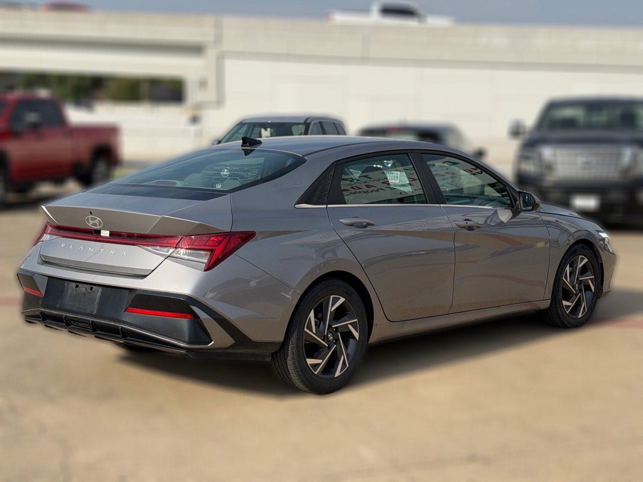 Used 2025 Hyundai Elantra SEL FWD image 6