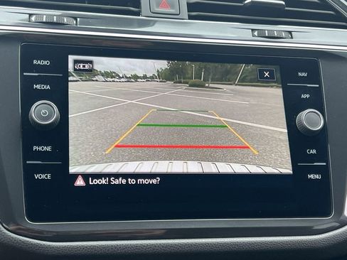 Certified 2022 Volkswagen Tiguan SEL R-Line image 17