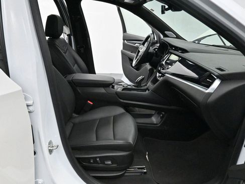 Used 2025 Cadillac XT6 Premium Luxury image 34