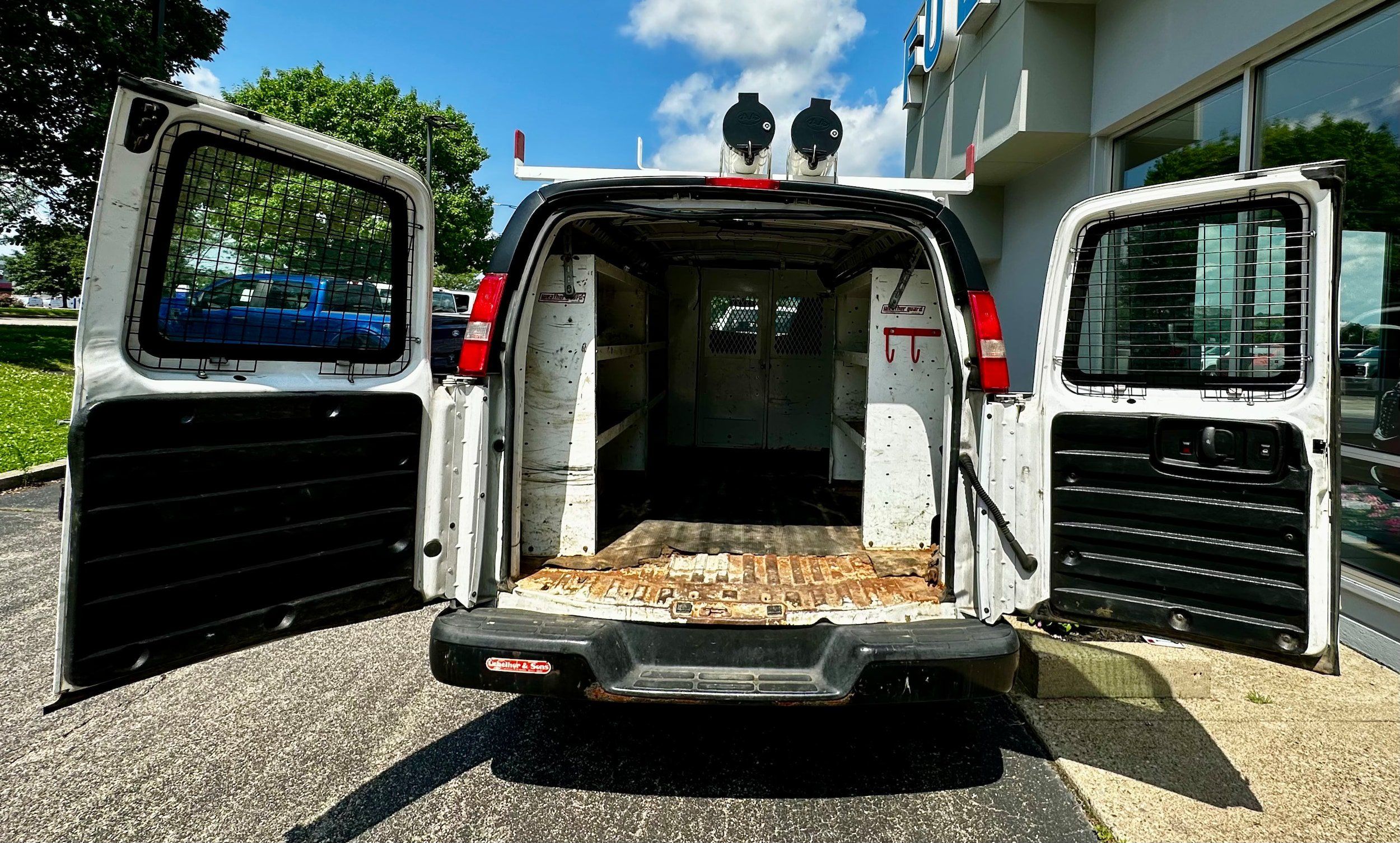 Used 2017 Chevrolet Express 2500 RWD image 6