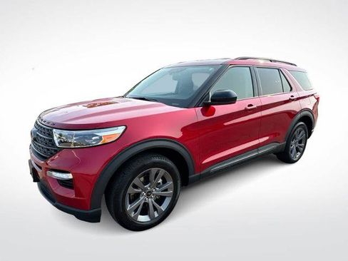 Certified 2023 Ford Explorer XLT w/ Equipment Group 202A AWD/4WD image 4