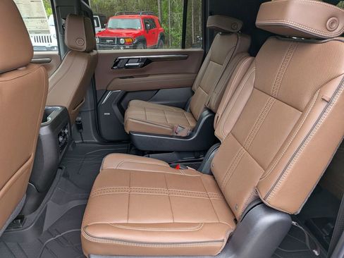 New 2026 Chevrolet Suburban High Country AWD/4WD image 16