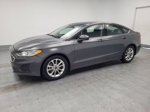 Used 2020 Ford Fusion SE image 2