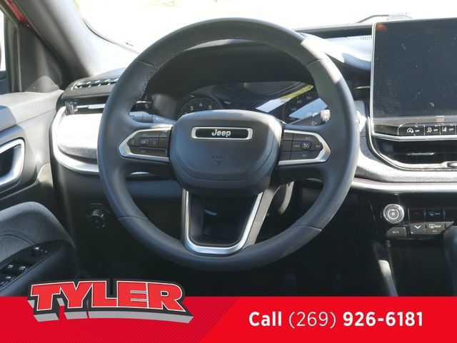Used 2024 Jeep Compass Latitude AWD/4WD image 46
