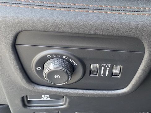 New 2025 Jeep Grand Cherokee L Summit image 25