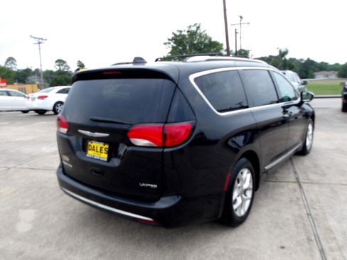 Used 2020 Chrysler Pacifica Limited image 11
