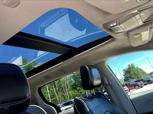 Used 2023 Chrysler Pacifica Limited FWD image 22