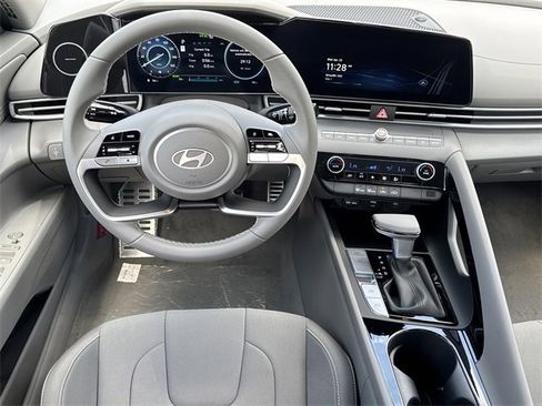 New 2025 Hyundai Elantra SEL image 15