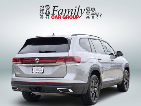 Used 2025 Volkswagen Atlas SE image 4