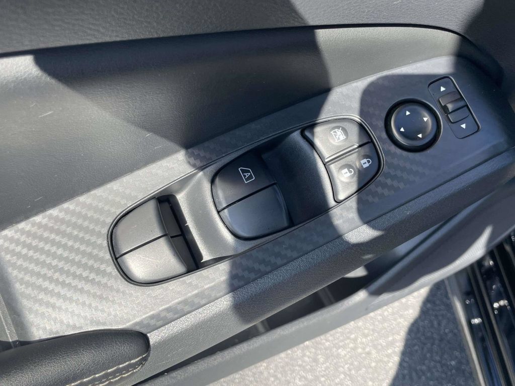 Used 2024 Nissan Altima 2.5 SV FWD image 19