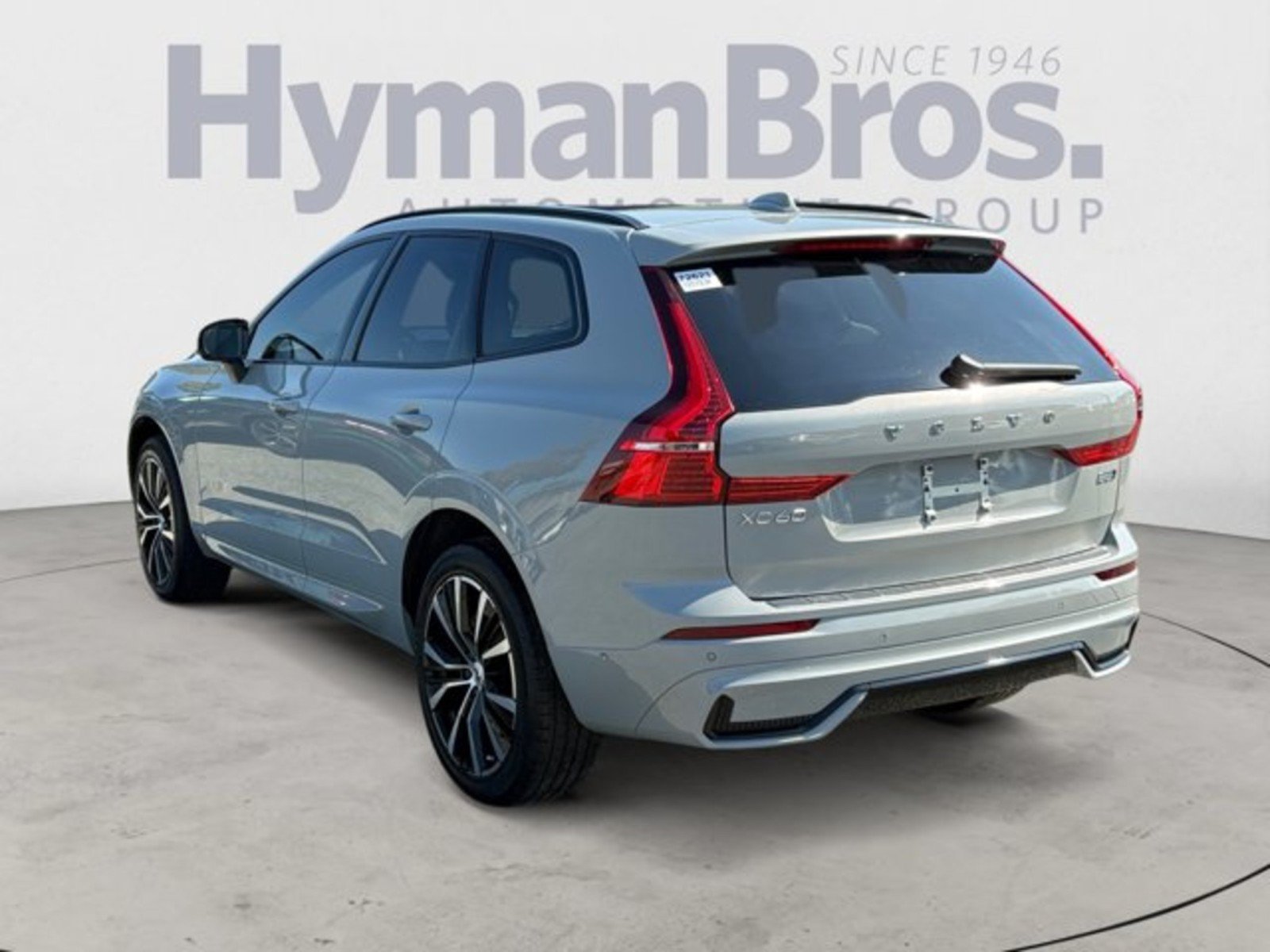 Used 2025 Volvo XC60 B5 Plus w/ Protection Package Premier AWD/4WD image 5
