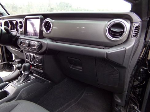 Used 2023 Jeep Gladiator Overland w/ Cold Weather Group image 43