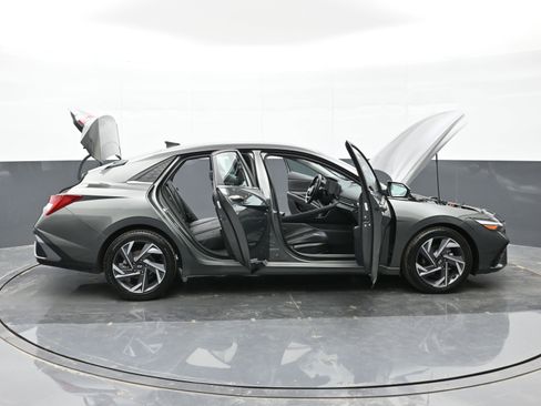 Certified 2024 Hyundai Elantra Limited image 47