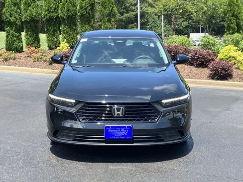 Certified 2025 Honda Accord SE image 3