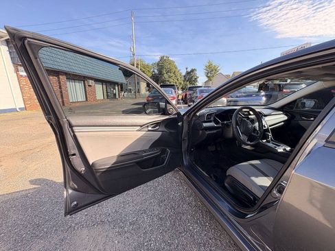 Used 2018 Honda Civic EX image 13