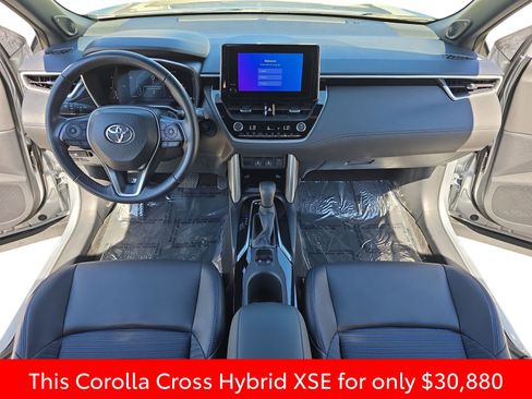 Used 2024 Toyota Corolla Cross XSE w/ Convenience Package image 16