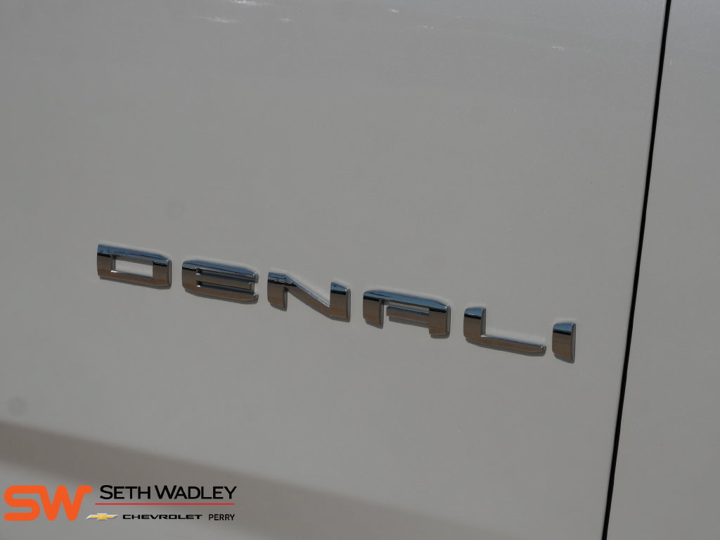 Used 2023 GMC Yukon XL Denali w/ Denali Reserve Package AWD/4WD image 10