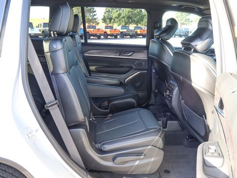 New 2025 Jeep Grand Cherokee L Overland w/ Luxury Tech Group IV image 31