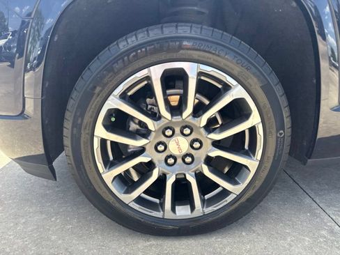 Used 2021 GMC Acadia Denali w/ Denali Technology Package FWD image 9