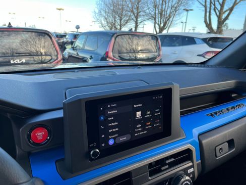 Used 2025 Toyota Tacoma TRD Off-Road image 18