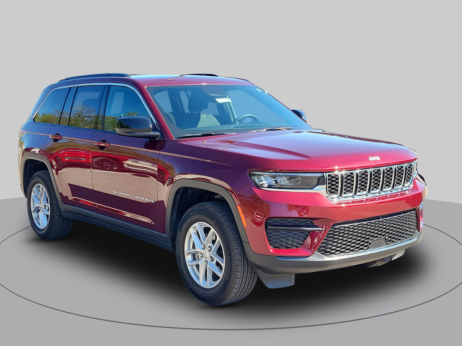 Used 2025 Jeep Grand Cherokee Laredo X w/ Luxury Tech Group I RWD image 1