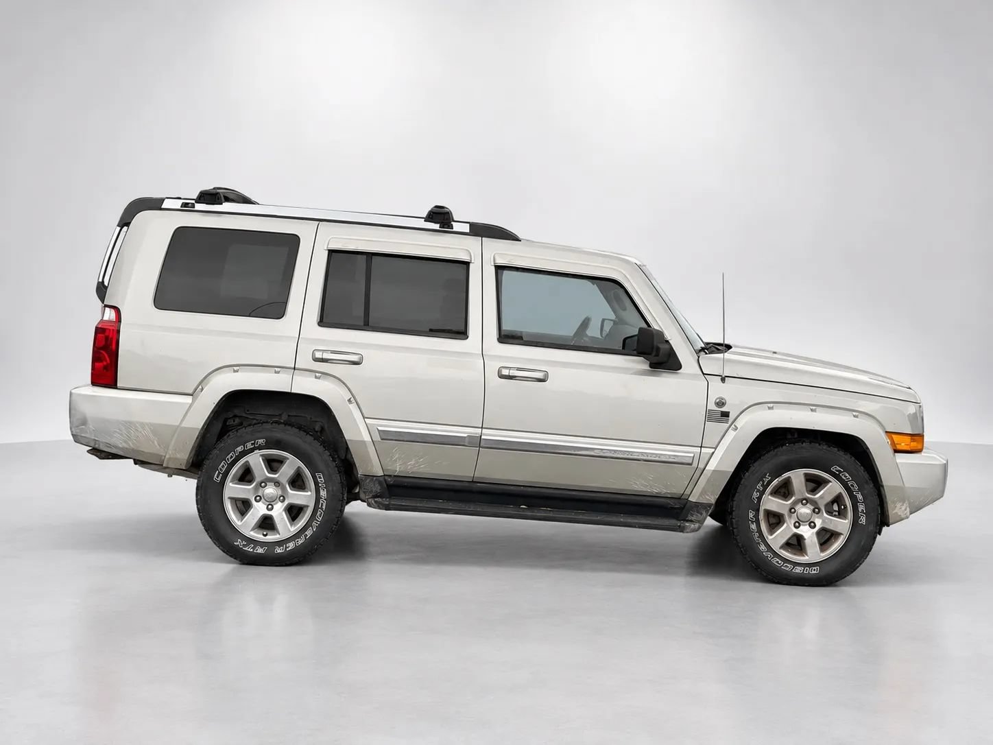 Used 2008 Jeep Commander Limited AWD/4WD image 2