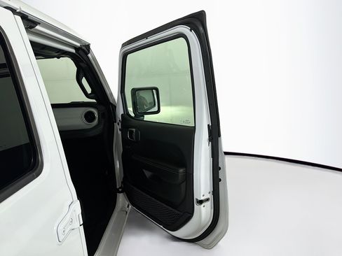 Used 2024 Jeep Wrangler Unlimited Sahara AWD/4WD image 29