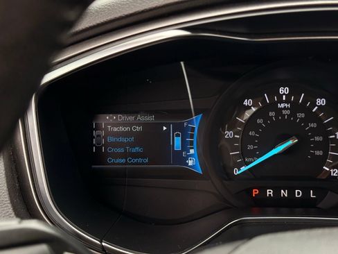 Used 2017 Ford Fusion SE w/ Equipment Group 602A FWD image 27