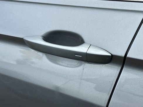 Used 2021 Volkswagen Tiguan SE image 18