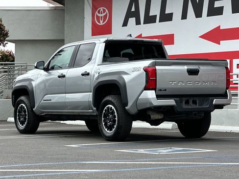Used 2025 Toyota Tacoma TRD Off-Road image 3