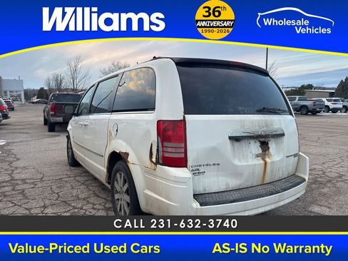 Used 2009 Chrysler Town & Country Touring image 12