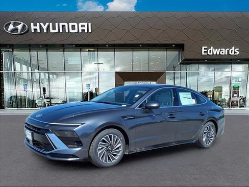 Used 2025 Hyundai Sonata Limited FWD image 1