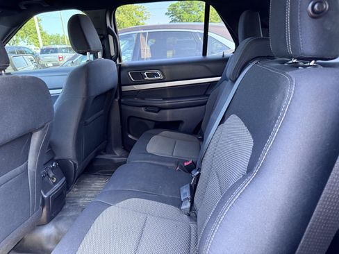 Used 2018 Ford Explorer XLT w/ Equipment Group 201A AWD/4WD image 12